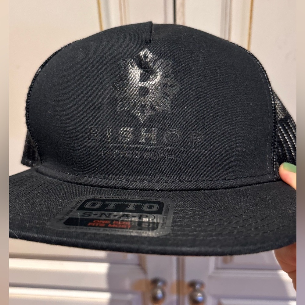 OTTO BISHOP tattoo supply Black Cap with Red Logo one size
